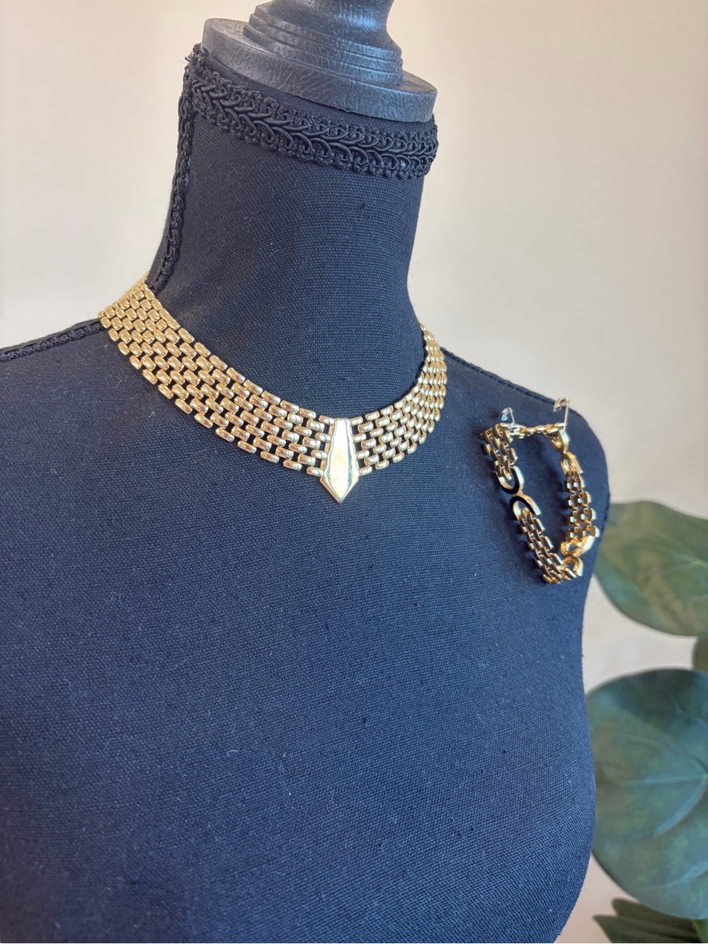 Fashion Jewelry Gold Woven Collar Necklace with Matching Chain Bracelet